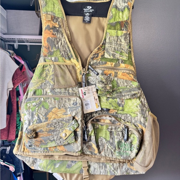 Mossy Oak Multi-Pocket Camo Vest - Picture 1 of 3